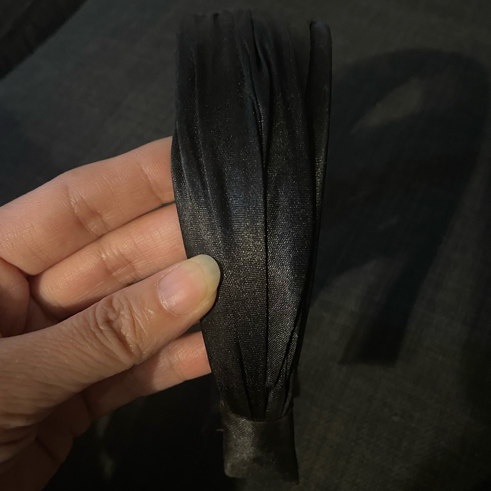 6/$20 Hairband - Picture 2 of 3